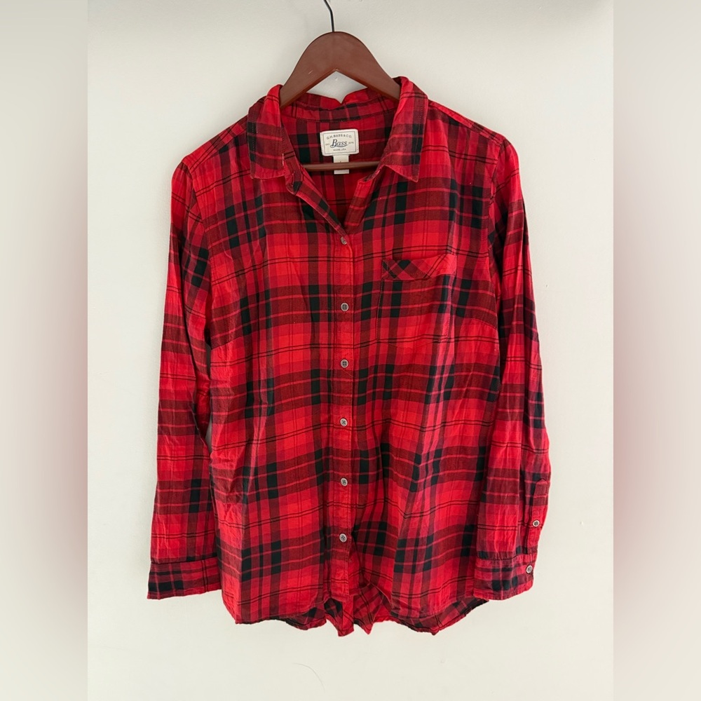 G.H. Bass & Co. Red and Black Plaid Shirt Size Large